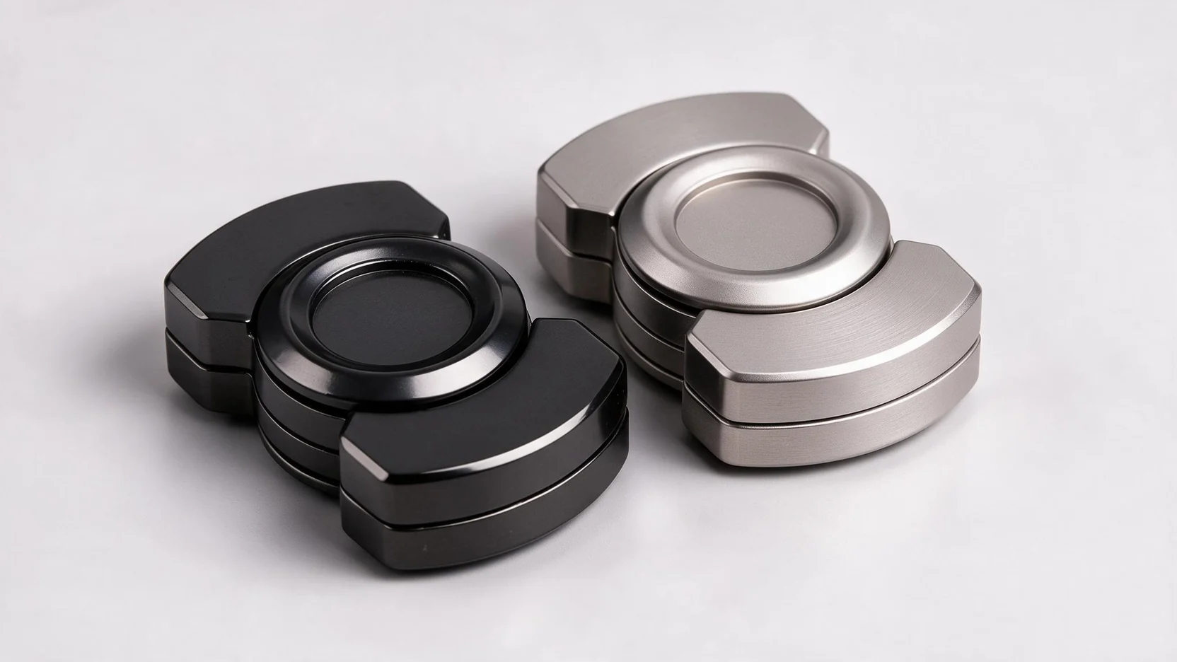 Zinc Alloy 3-in-1 Fidget Spinner Set - Black & Silver: close-up detail of the mechanism
